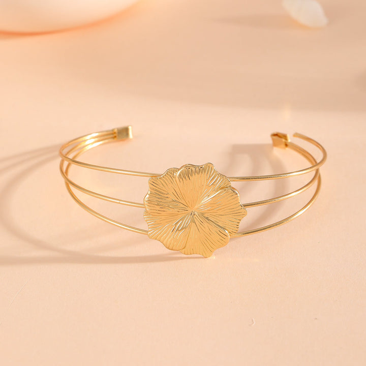 Women's bracelet with intricate bow design Land Girl