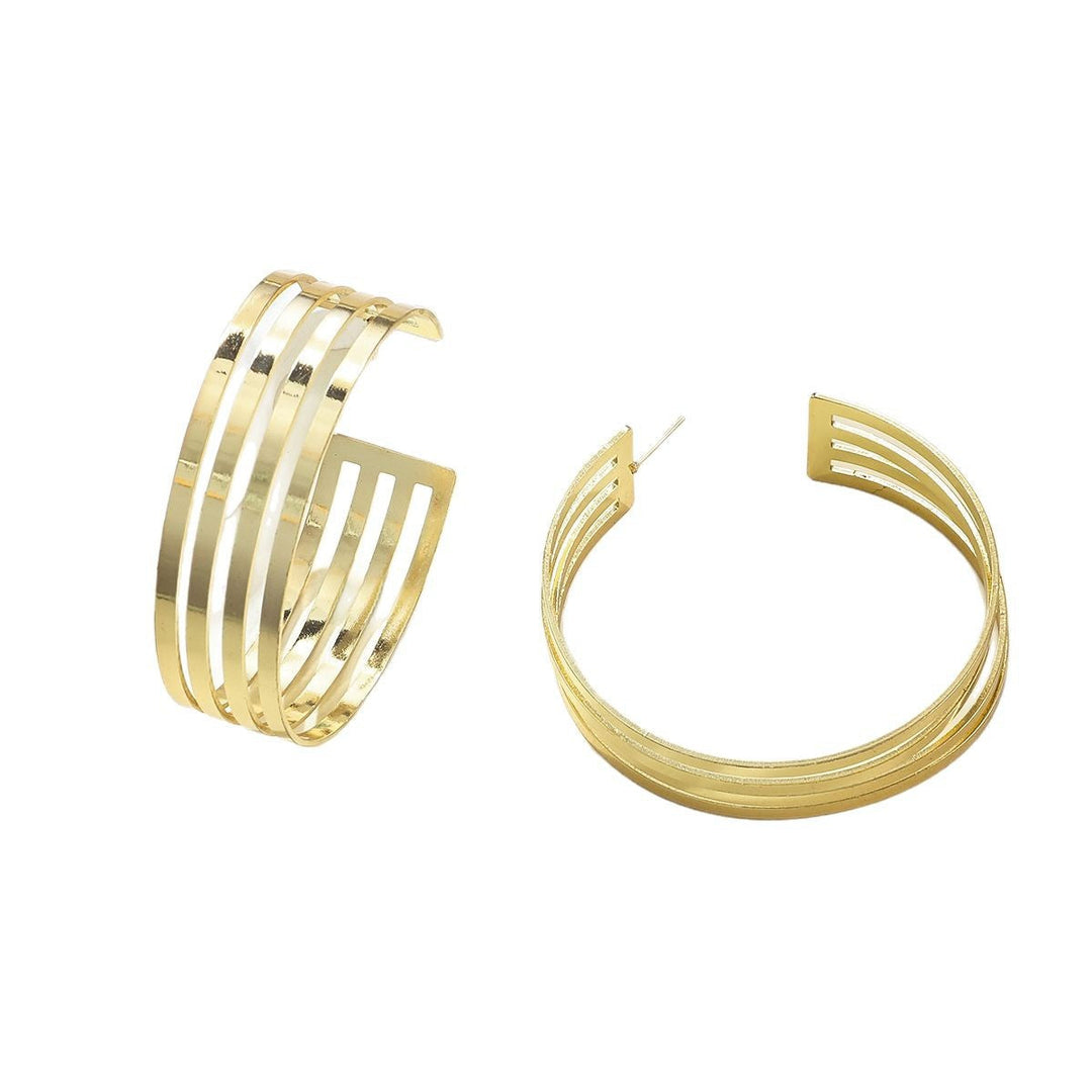 Women's Hanging Earrings in Elegant Wave Pattern Land Girl