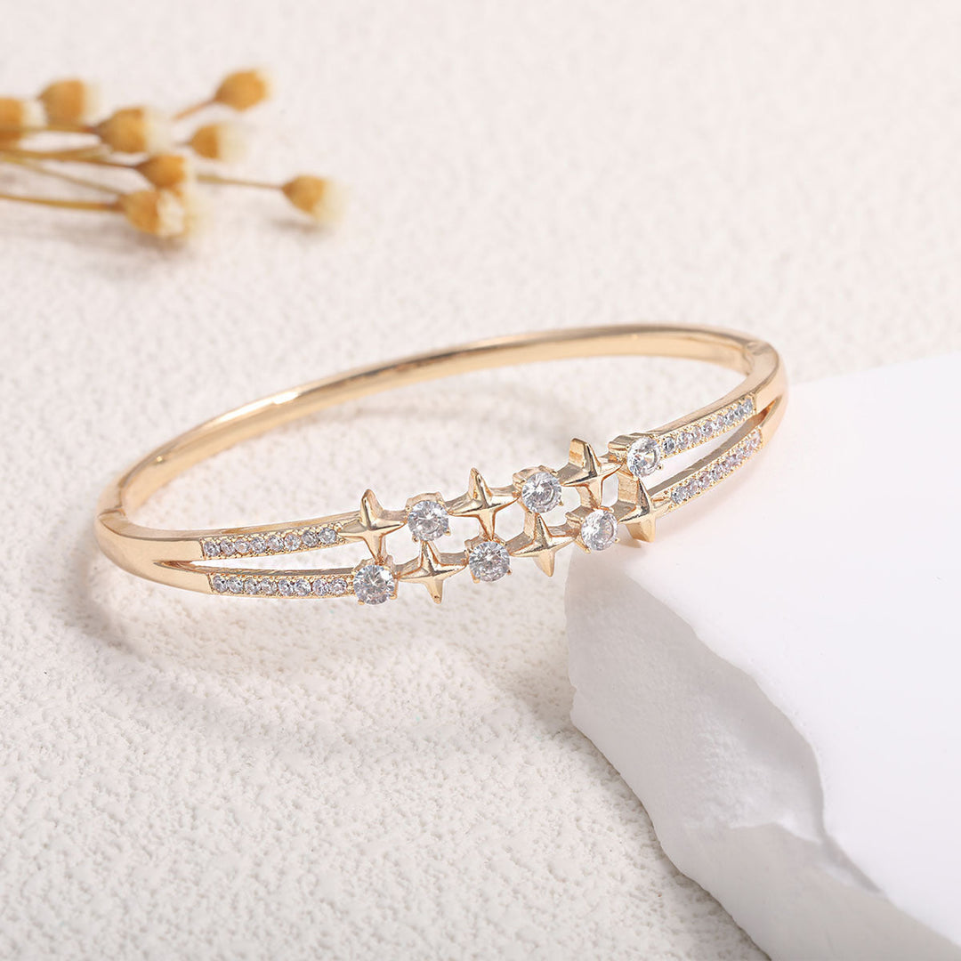 Ladies bracelet with elaborate infinity symbol and sparkling zirconia Land Girl