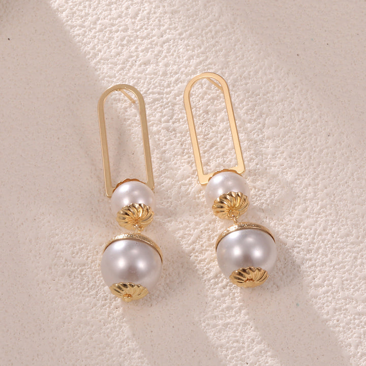 Ladies earrings with elegant pearl design Land Girl