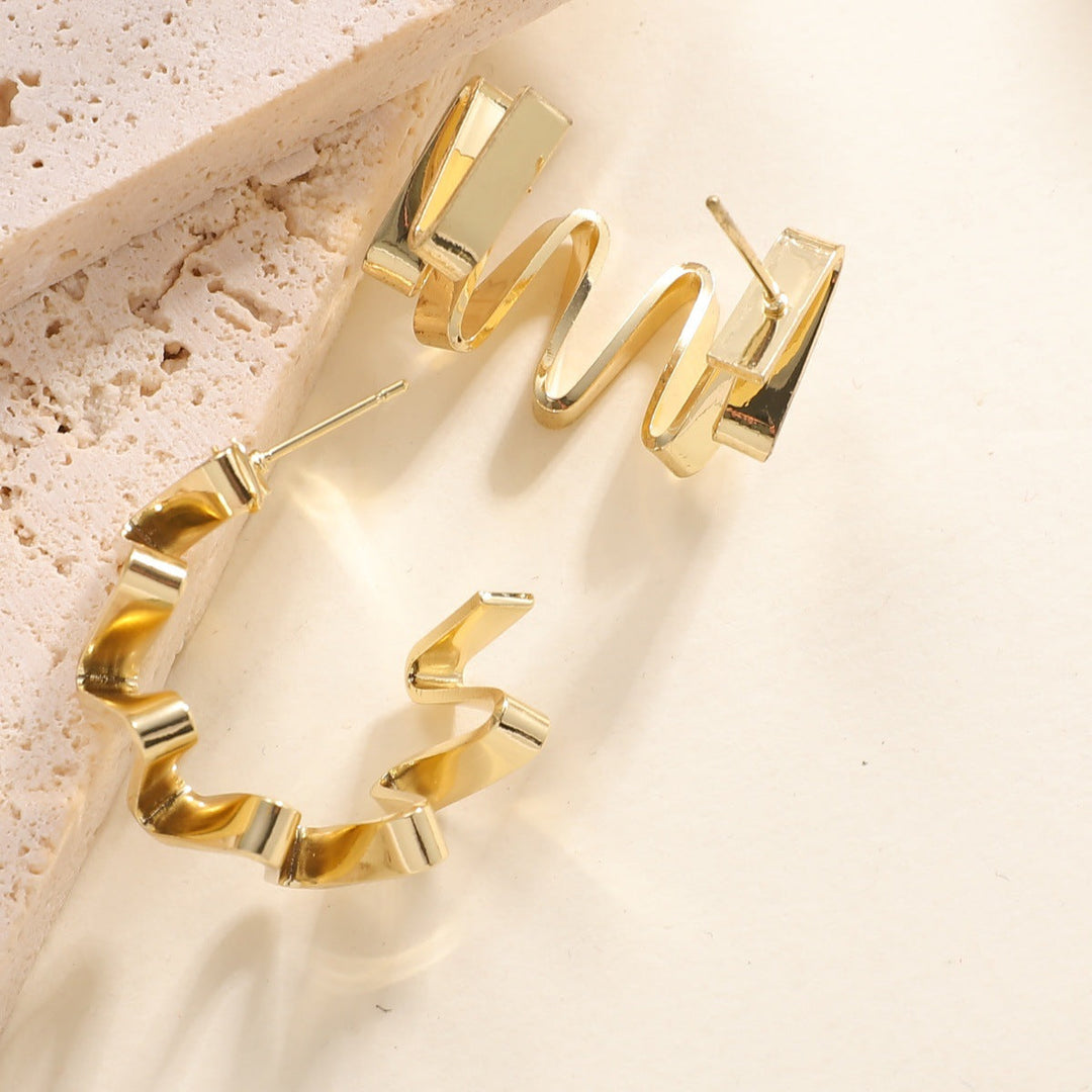 Women's Drop Earrings with Wavy Design Land Girl