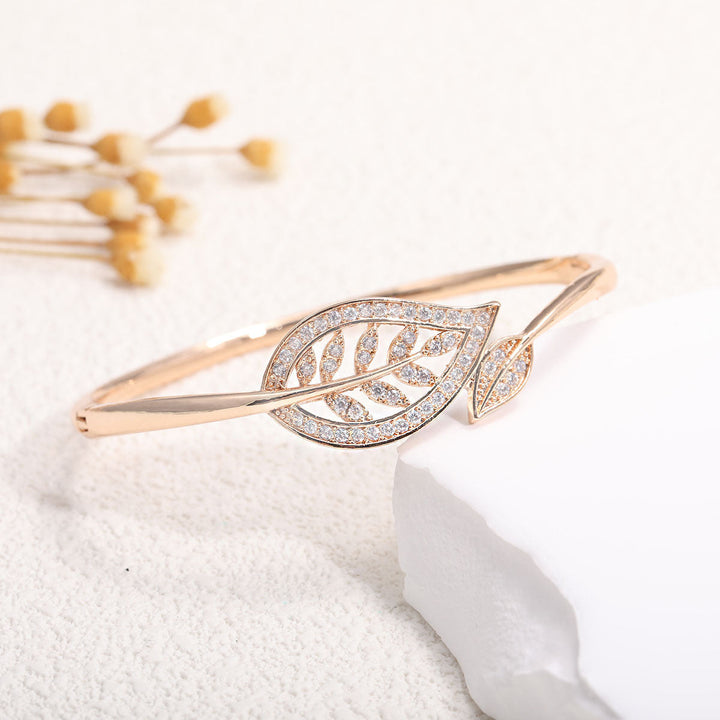 Women's bangle with elegant infinity pattern and sparkling zirconia Land Girl