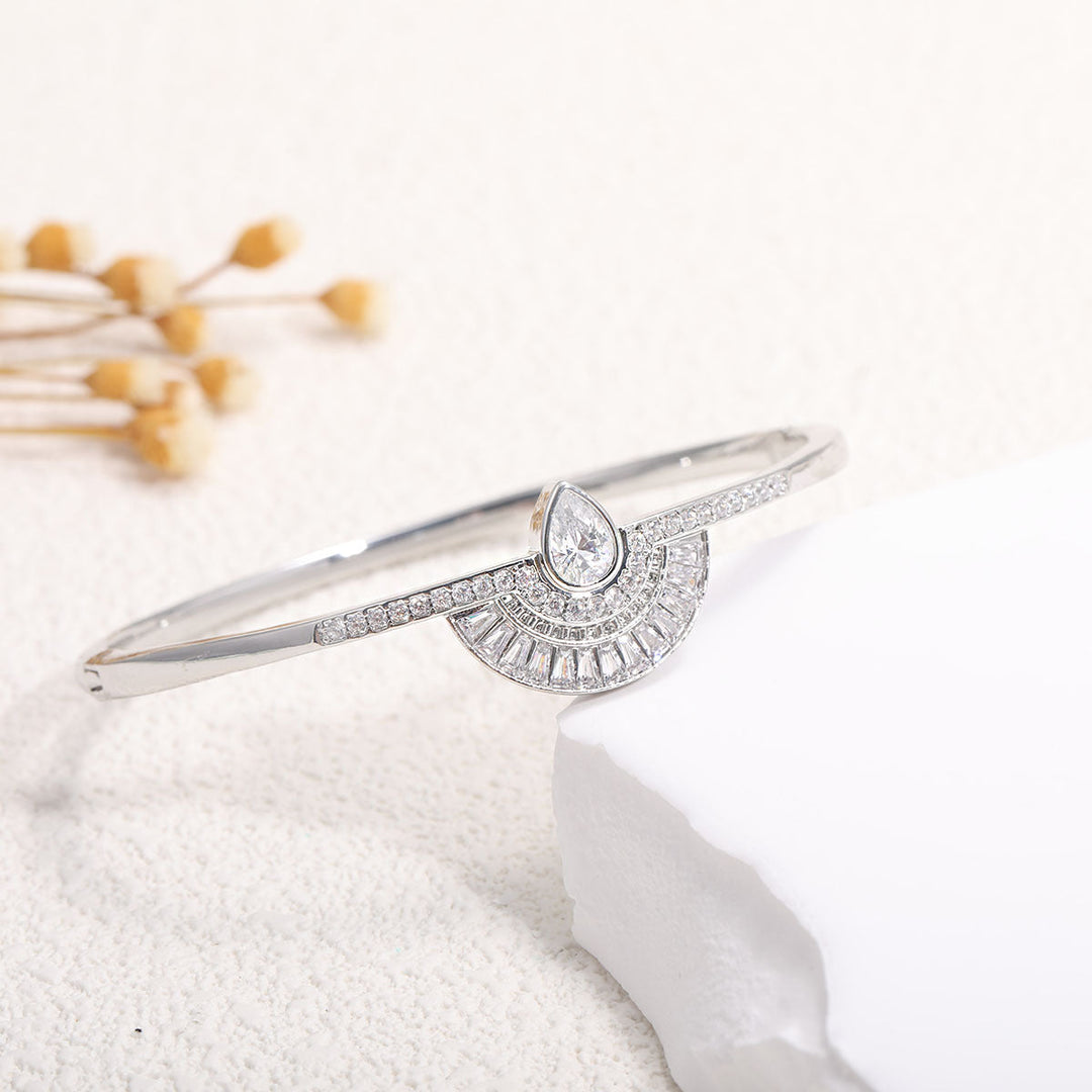 Ladies bracelet with elaborate infinity symbol and sparkling zirconia Land Girl