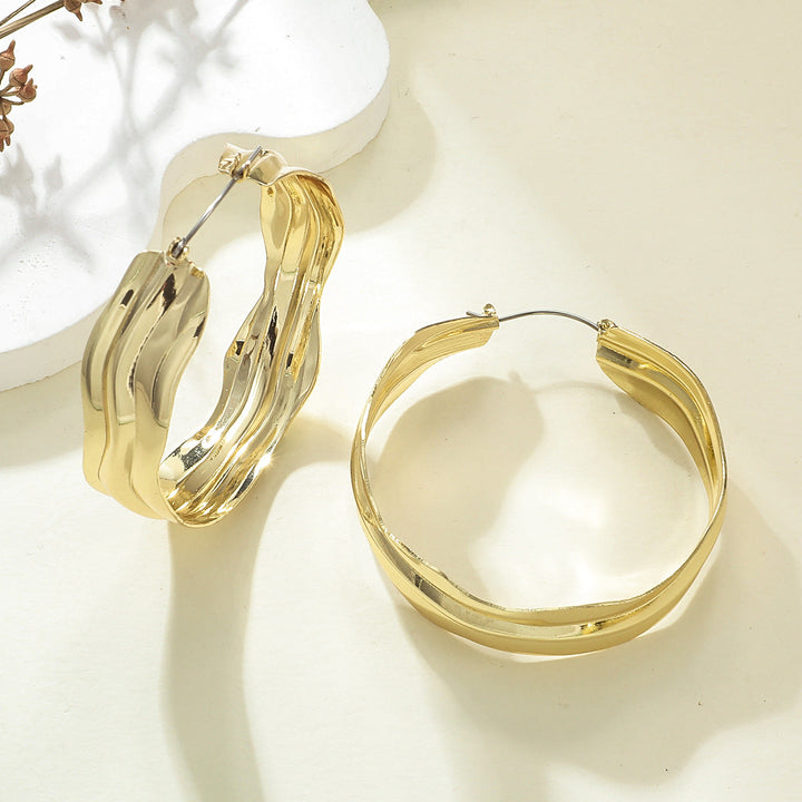 Women's Hanging Earrings in Elegant Wave Pattern Land Girl