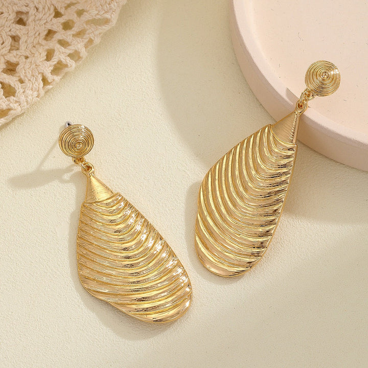 Ladies Elegant Earrings made of high-quality, textured metal Land Girl